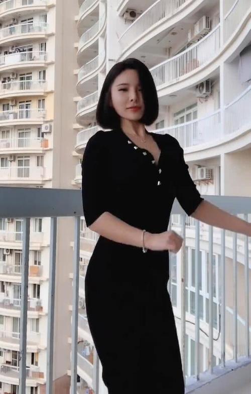 我家弟弟肉棒超粗壮的要不要来看看在线观看
